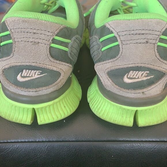 MEN’S 8 NIKE FREE 5.0 RUNNING SHOES - Picture 3 of 7